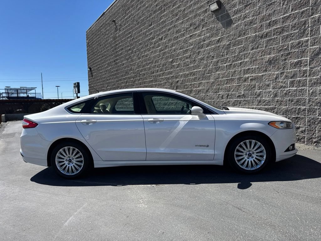 Used 2016 Ford Fusion SE w/ Equipment Group 502A FWD image 4