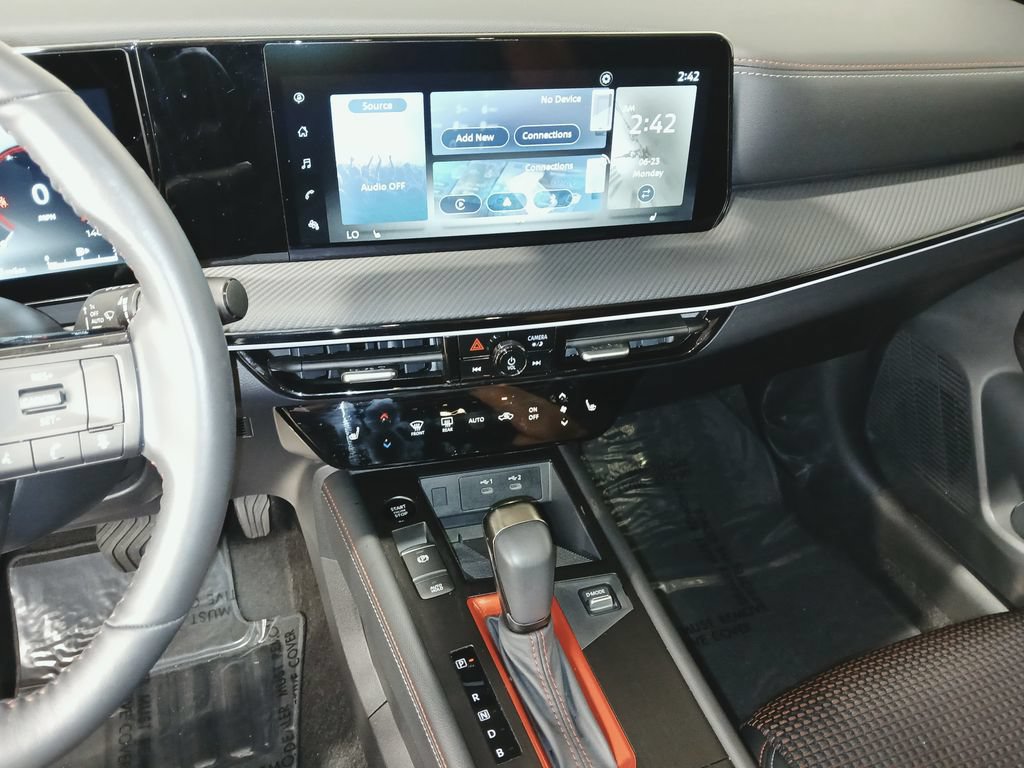 Certified 2025 Nissan Kicks SR w/ SR Premium Package AWD/4WD image 19