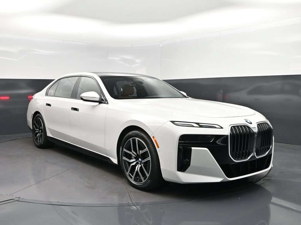 Used 2026 BMW 740i RWD image 9