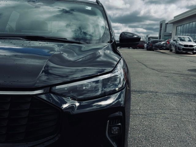 Used 2023 Ford Escape Platinum image 3