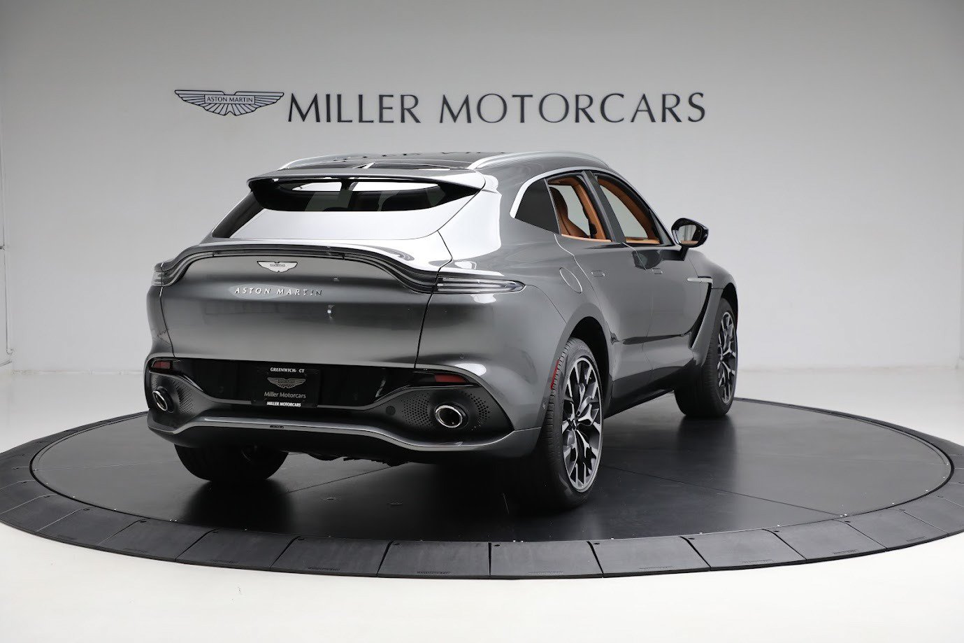 Used 2024 Aston Martin DBX AWD/4WD image 6