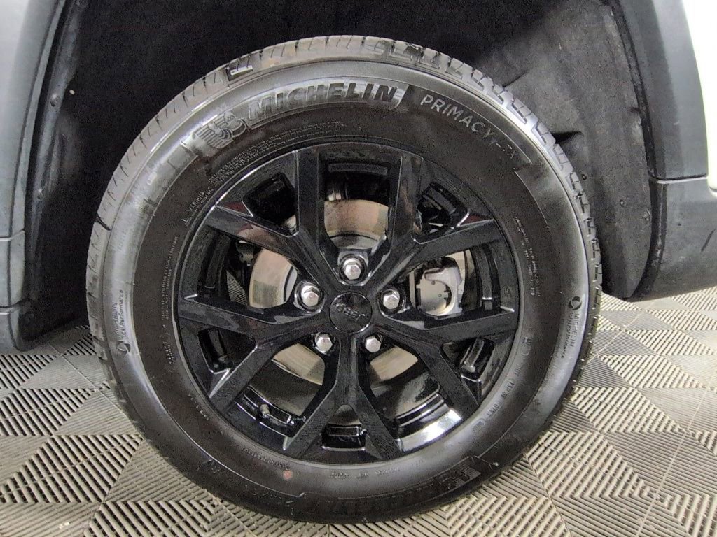 Certified 2025 Jeep Grand Cherokee Altitude AWD/4WD image 12