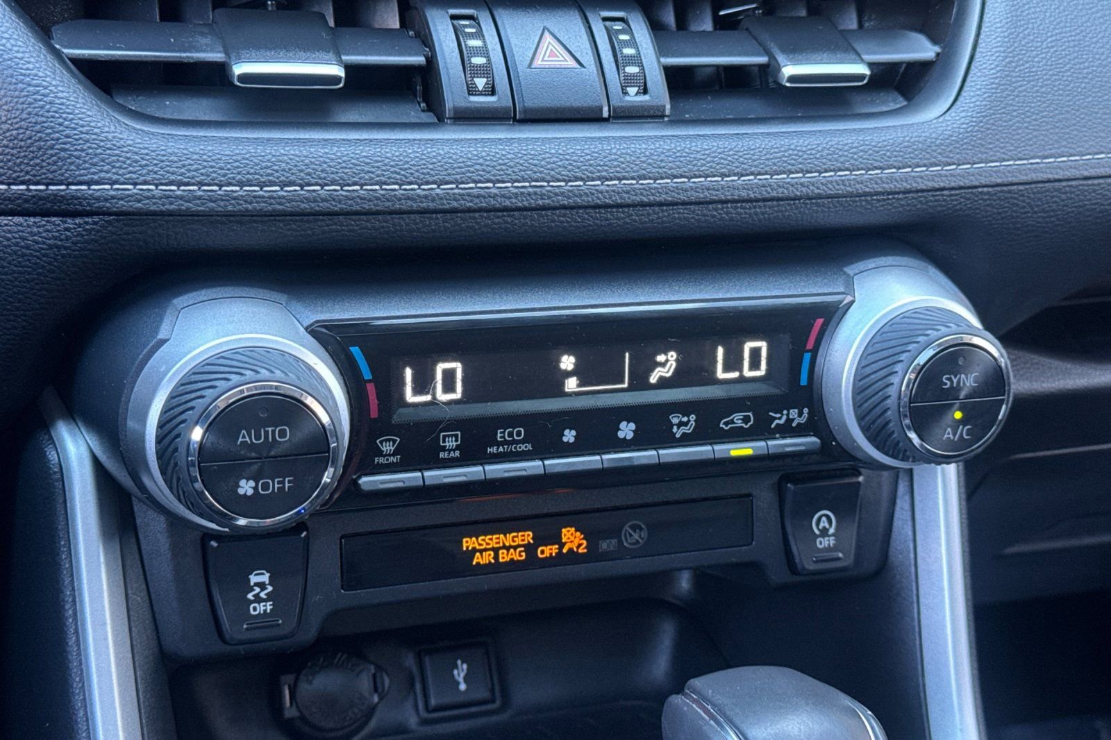 Used 2021 Toyota RAV4 XLE Premium w/ Carpet Mat Package (TMS) image 29