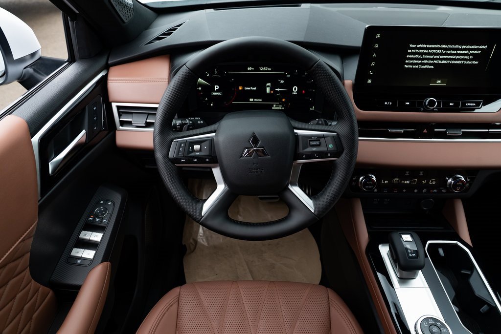 New 2025 Mitsubishi Outlander SEL image 11