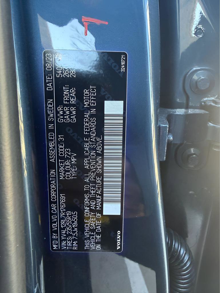 Used 2024 Volvo XC60 B5 Plus image 33