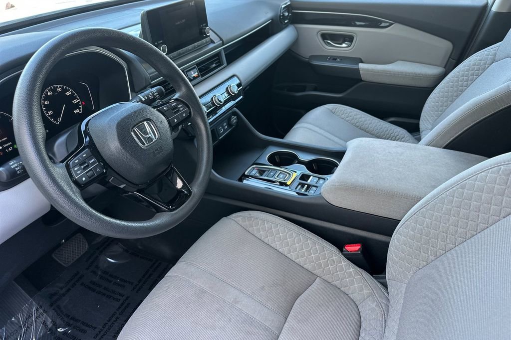 Used 2023 Honda Pilot LX image 9