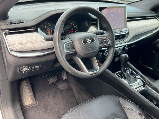 Used 2023 Jeep Compass Latitude w/ Sun and Sound Group AWD/4WD image 19