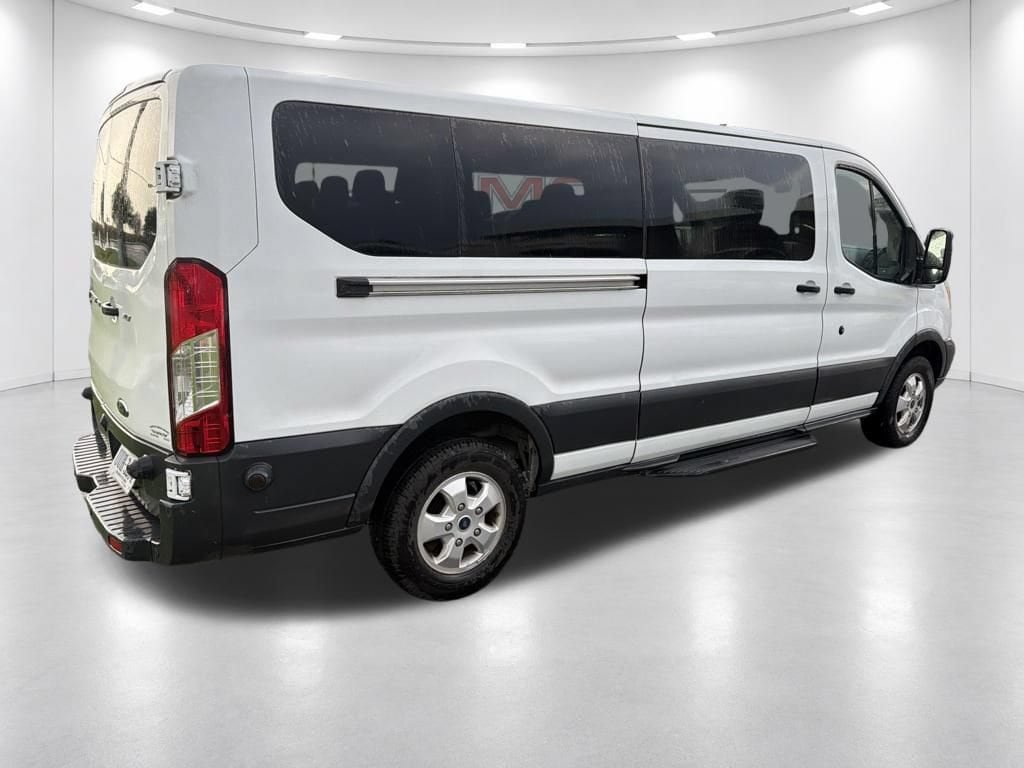 Used 2017 Ford Transit 350 XLT RWD image 4