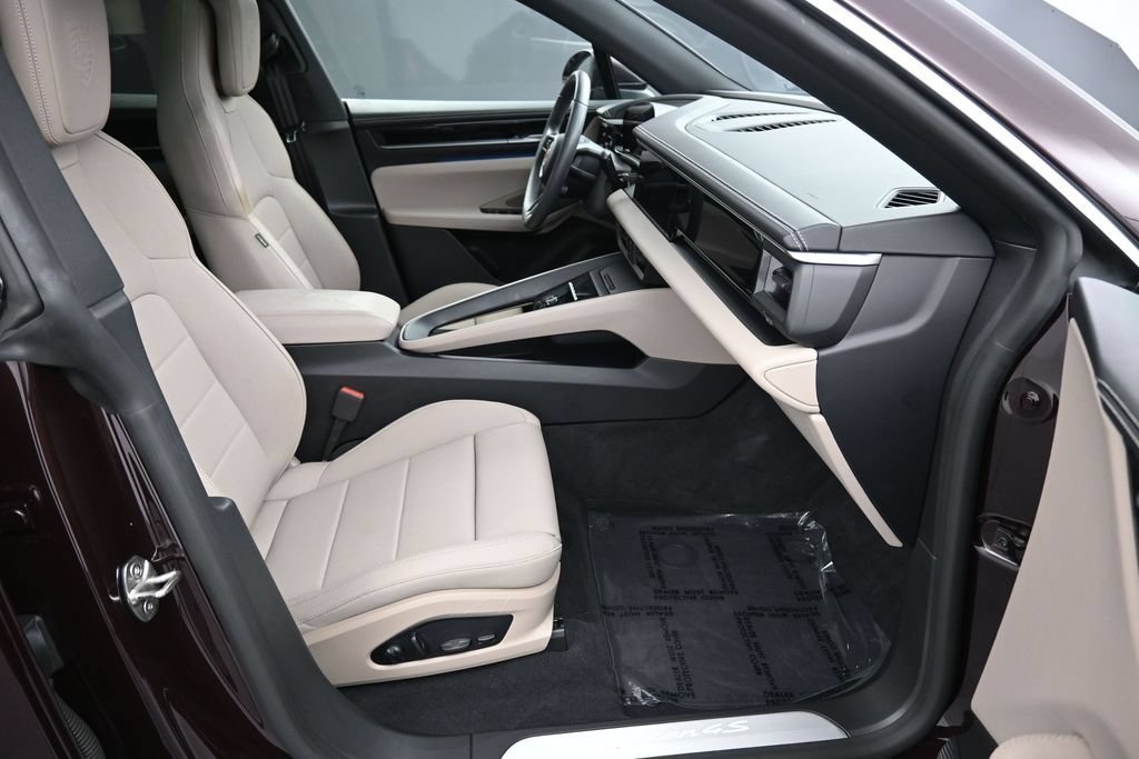 Certified 2025 Porsche Macan 4S Electric AWD/4WD image 29