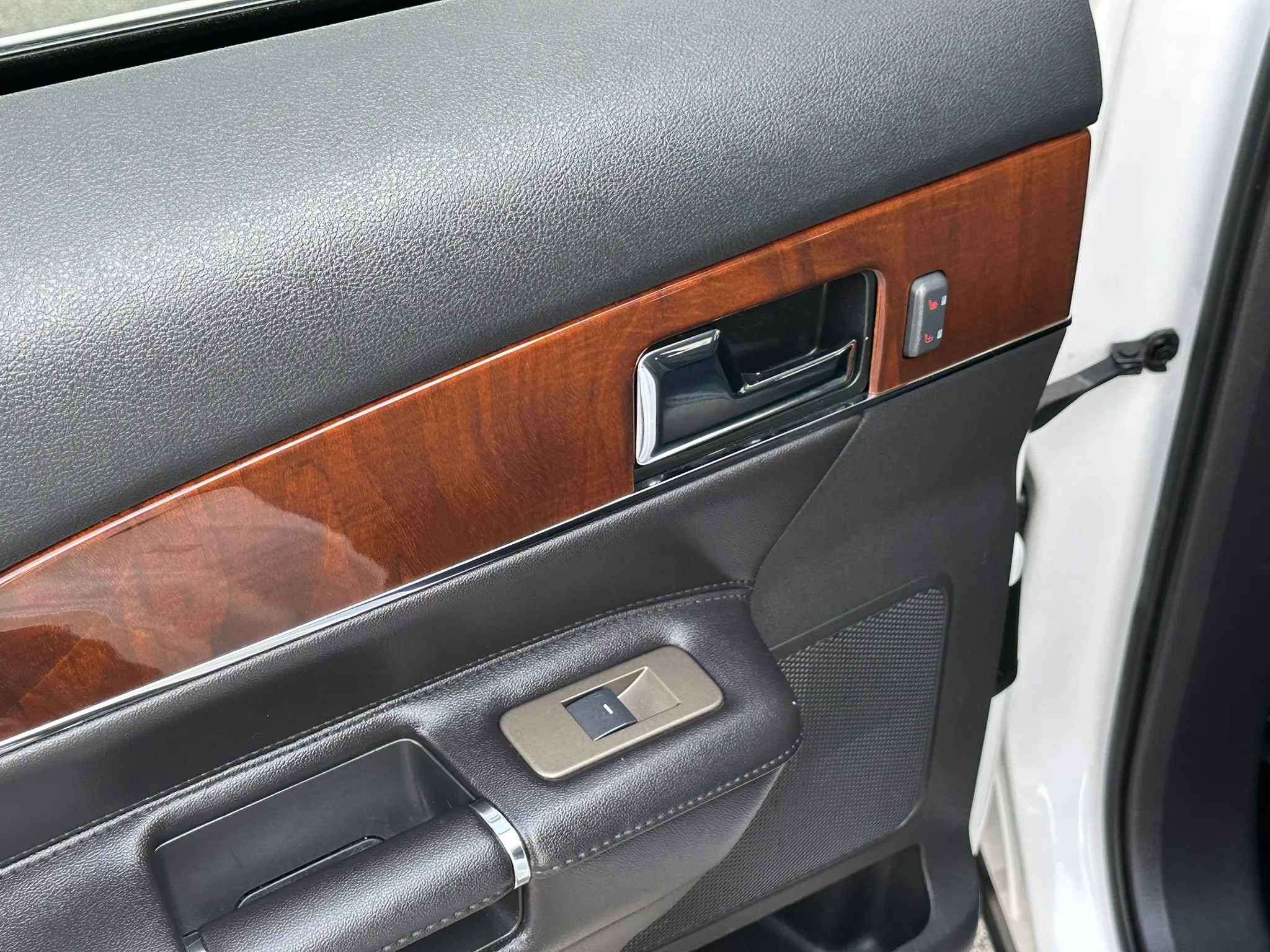 Used 2013 Lincoln MKX FWD image 16