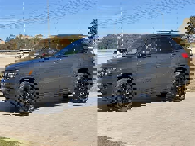 Used 2018 Jeep Grand Cherokee Altitude image 4