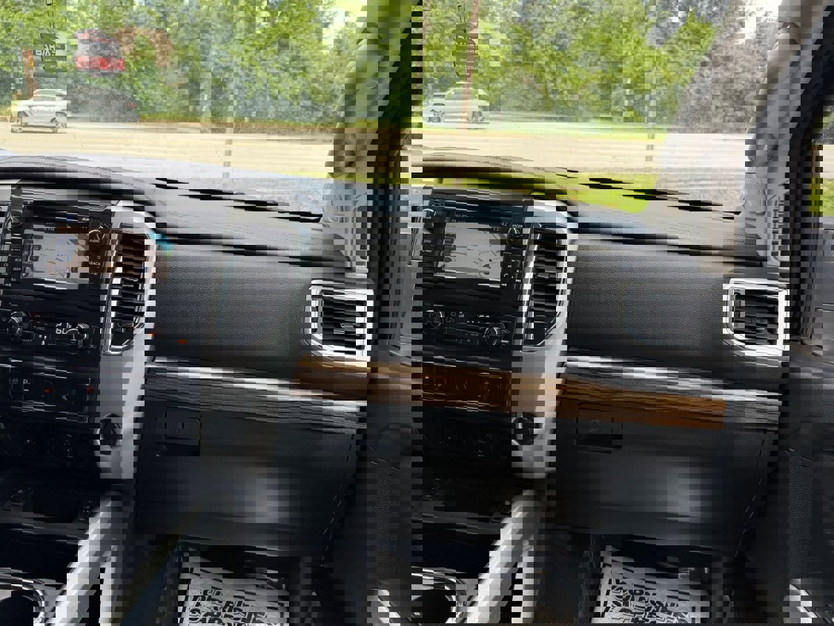 Used 2017 Nissan Titan SL image 32