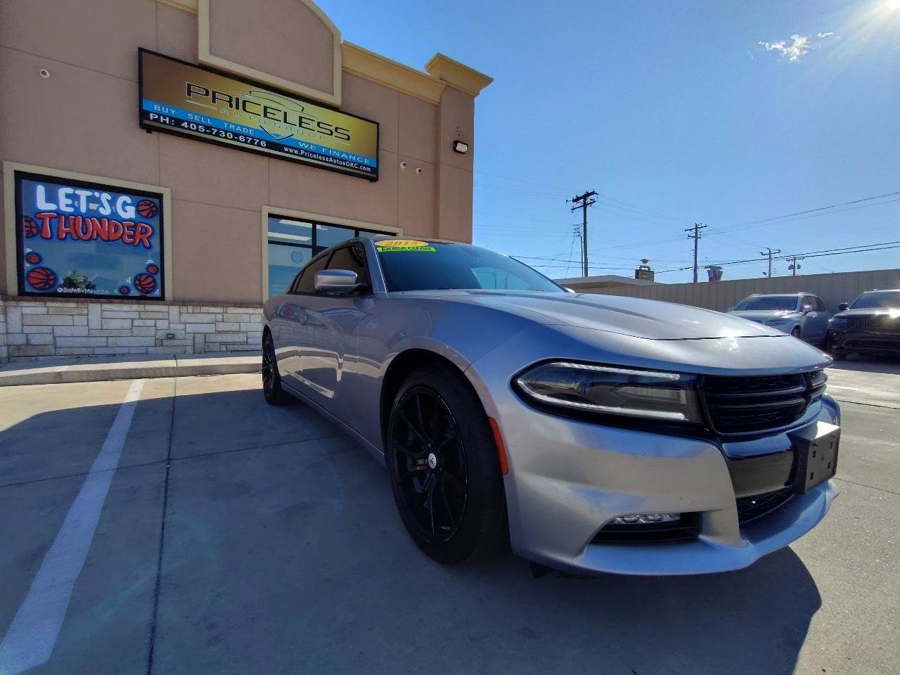 Used 2015 Dodge Charger SXT RWD image 2