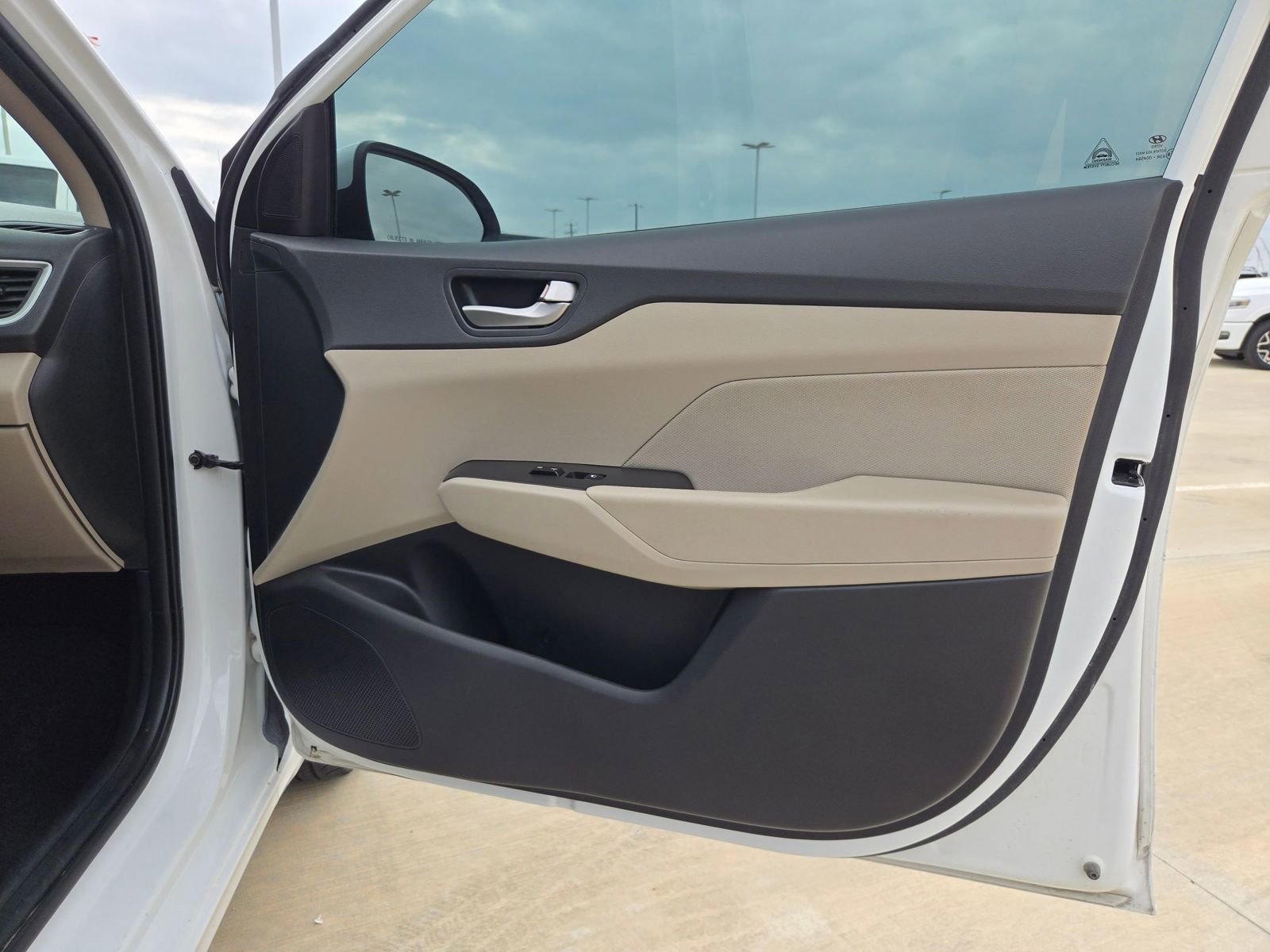 Used 2022 Hyundai Accent SEL FWD image 28