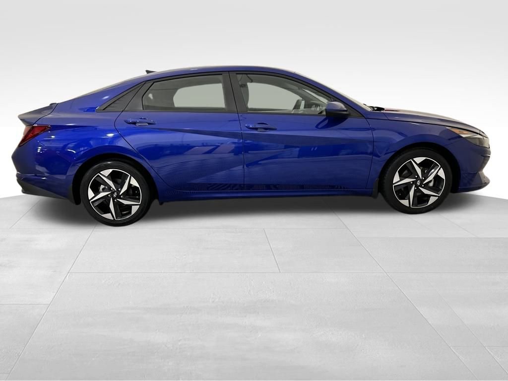 Used 2023 Hyundai Elantra SEL w/ Convenience Package image 6