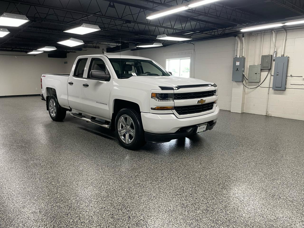 Used 2017 Chevrolet Silverado 1500 Custom w/ Custom Convenience Package AWD/4WD image 12