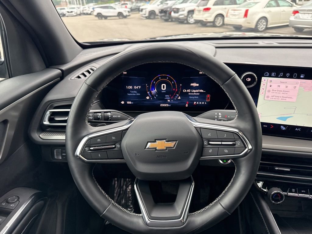 Used 2025 Chevrolet Traverse LT image 14