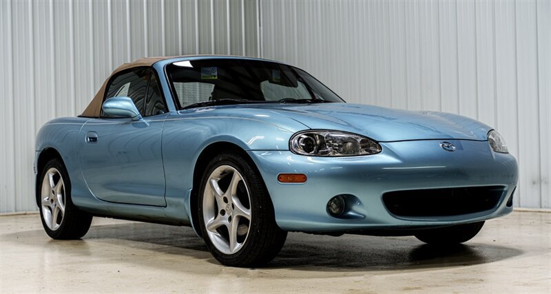 Used 2002 MAZDA MX-5 Miata RWD image 9