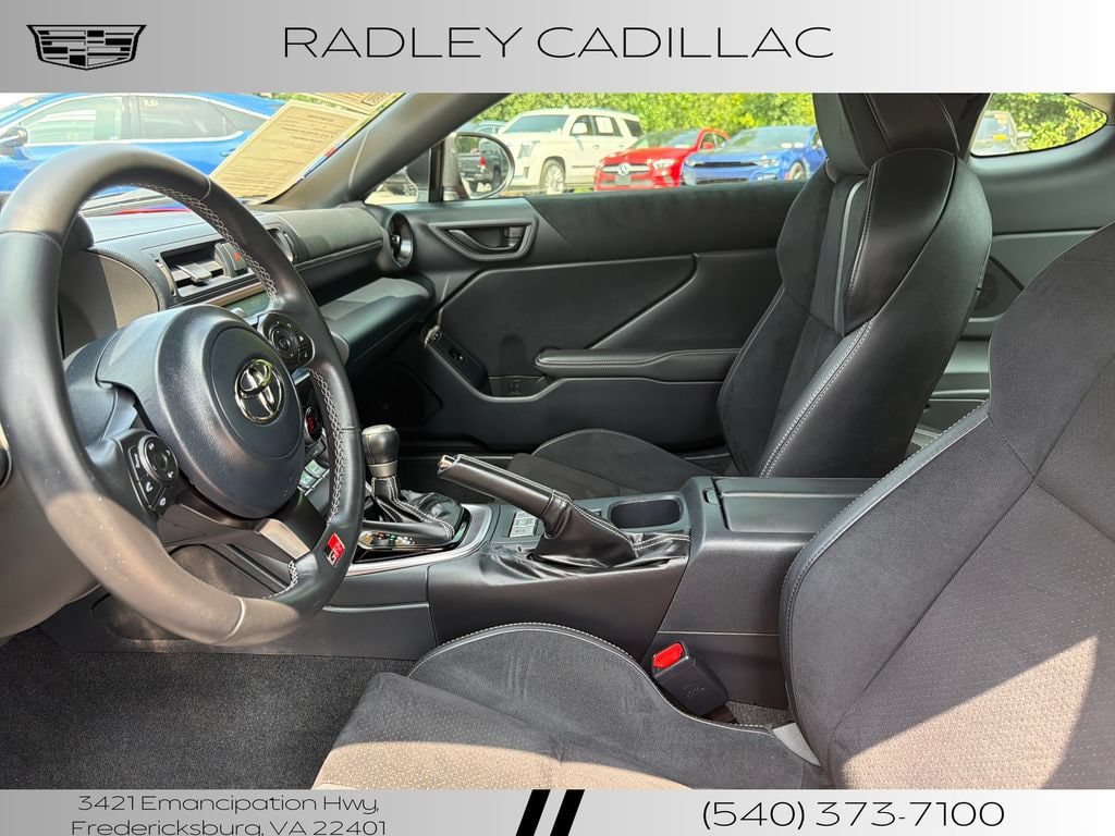 Used 2024 Toyota GR86 Premium RWD image 3