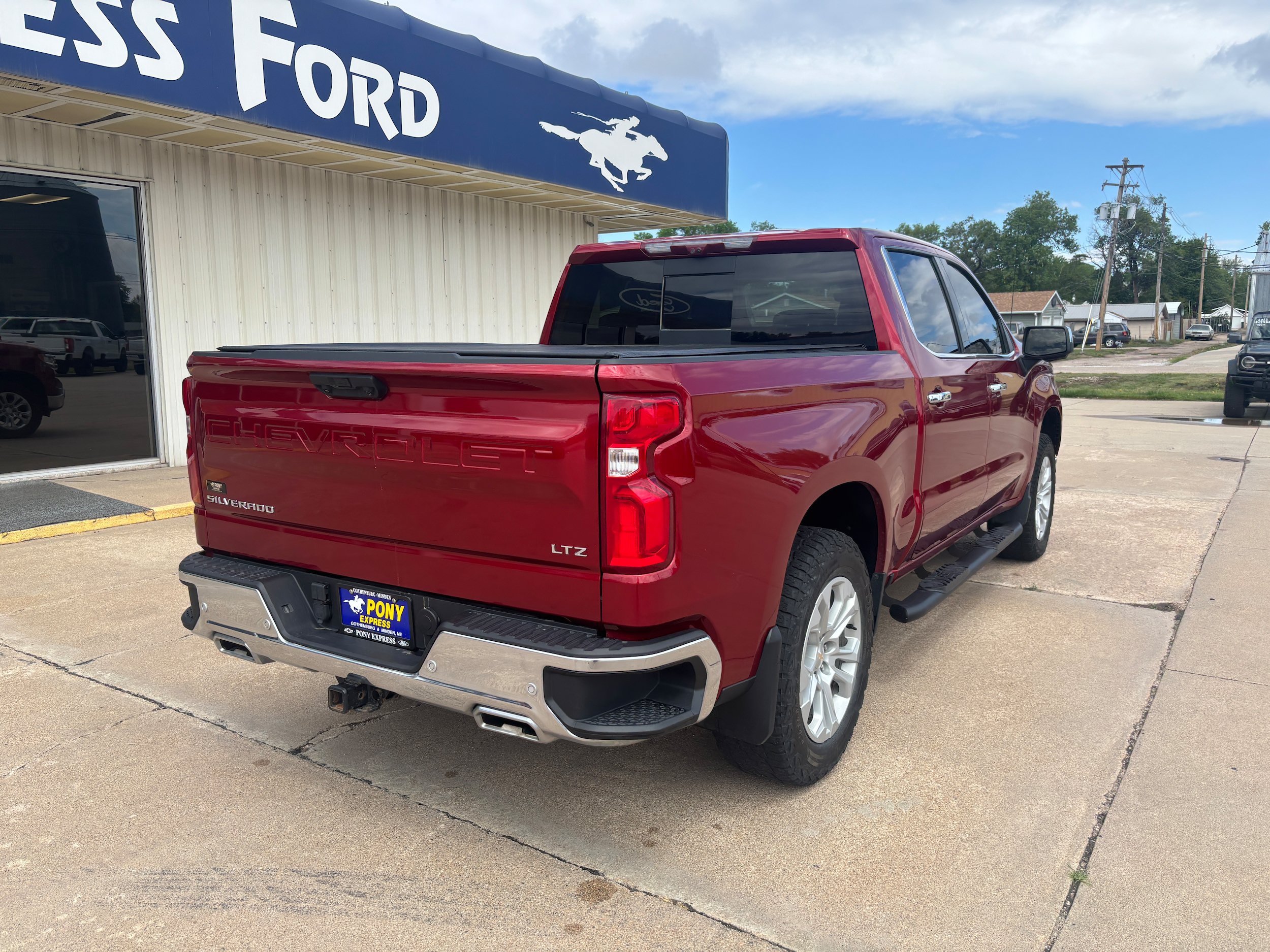 Used 2024 Chevrolet Silverado 1500 LTZ w/ LTZ Premium Package AWD/4WD image 3