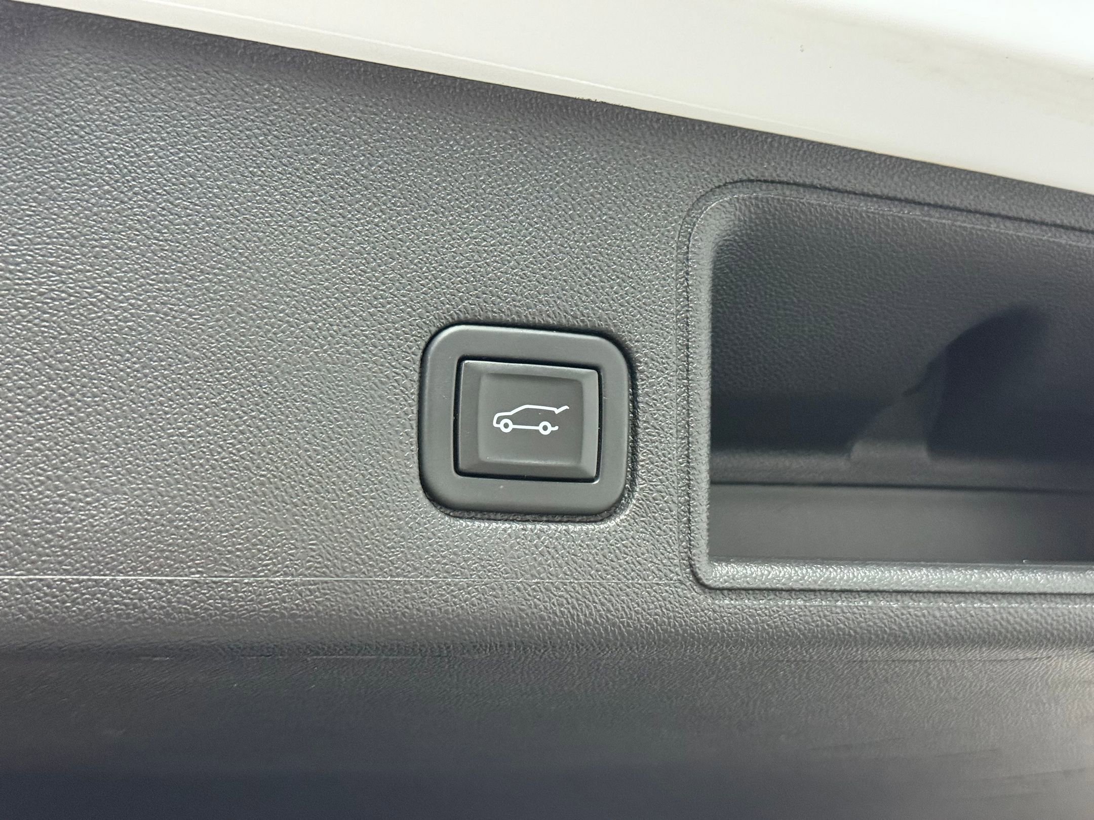 Used 2022 GMC Terrain SLT image 35