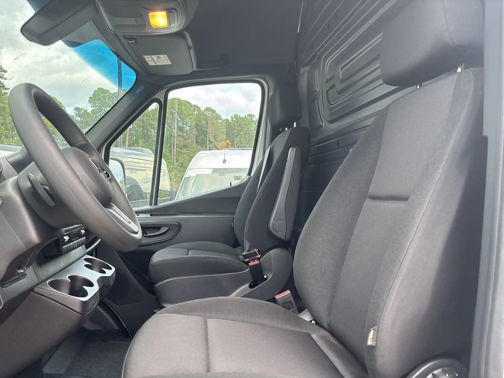 Used 2024 Mercedes-Benz Sprinter 2500 image 47