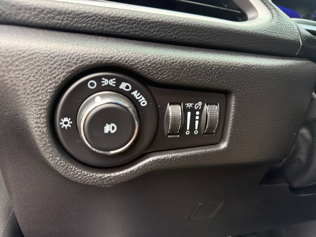 Used 2021 Chrysler Pacifica Touring-L w/ Premium & Safety Sphere Group AWD/4WD image 31