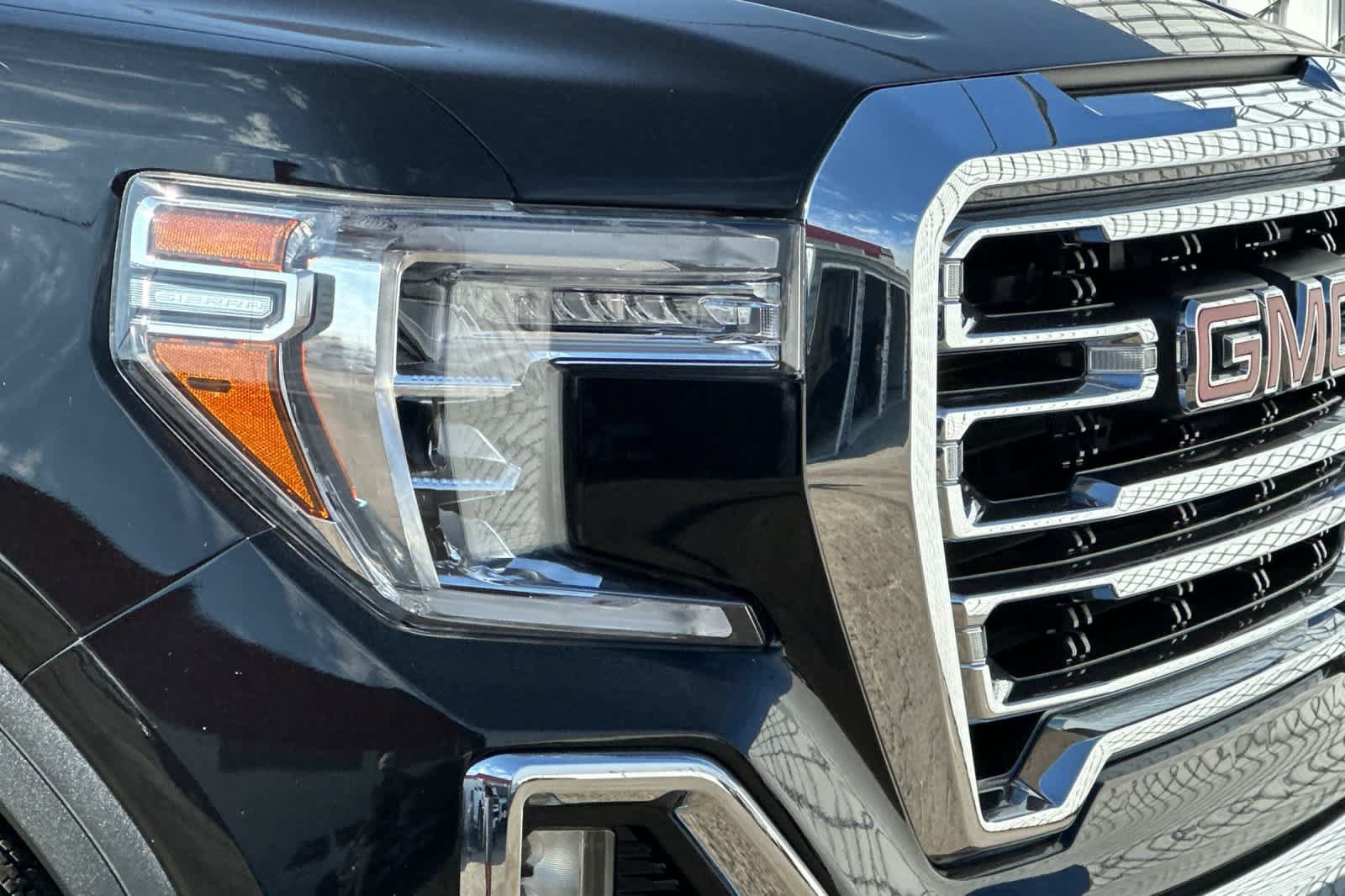 Used 2019 GMC Sierra 1500 SLT w/ SLT Premium Plus Package AWD/4WD image 34