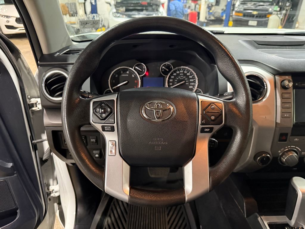 Used 2015 Toyota Tundra SR5 w/ SR5 Upgrade Package AWD/4WD image 18