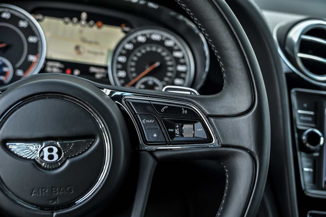 Used 2020 Bentley Bentayga AWD/4WD image 32