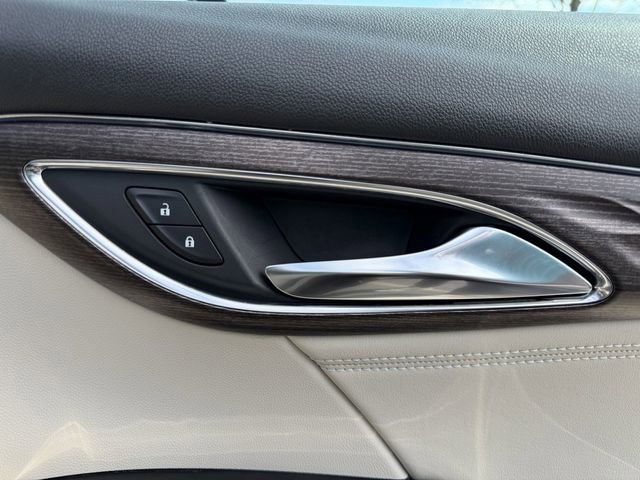 Used 2022 Buick Envision Avenir w/ Technology Package II image 42