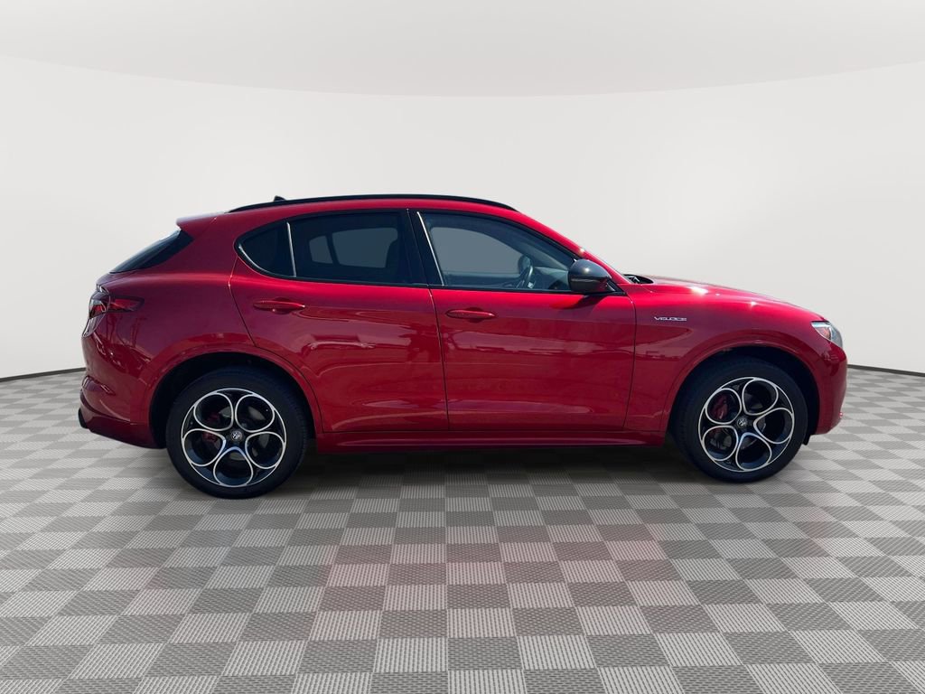 Used 2023 Alfa Romeo Stelvio Veloce AWD/4WD image 4