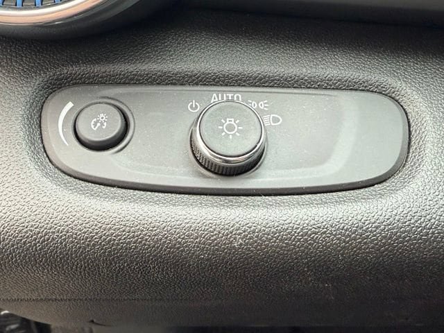Used 2024 Chevrolet Trax LT w/ Driver Confidence Package FWD image 24