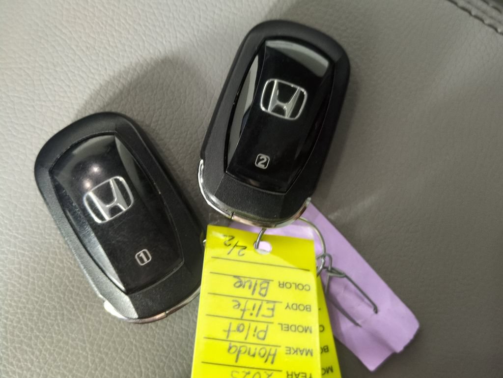 Certified 2025 Honda Pilot Elite image 33