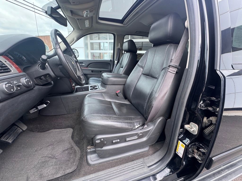 Used 2013 Chevrolet Avalanche LT image 10