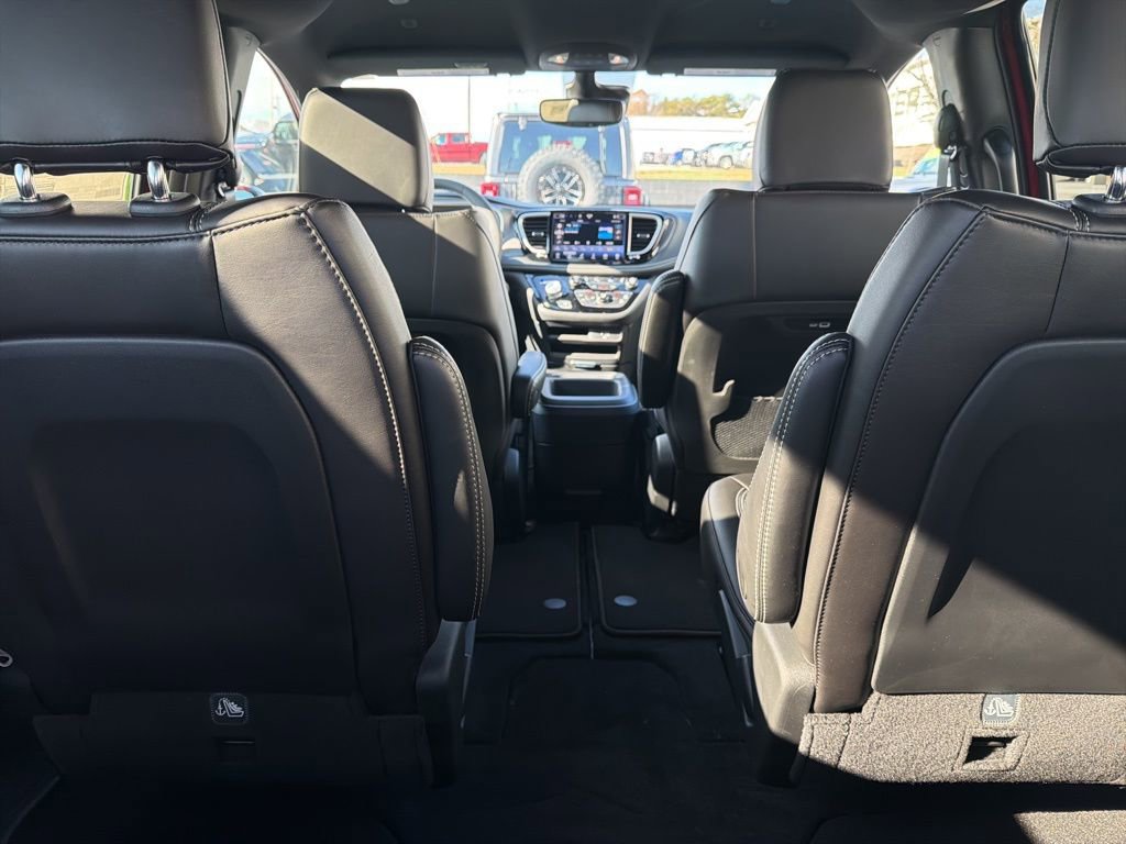 New 2026 Chrysler Pacifica Select FWD image 18