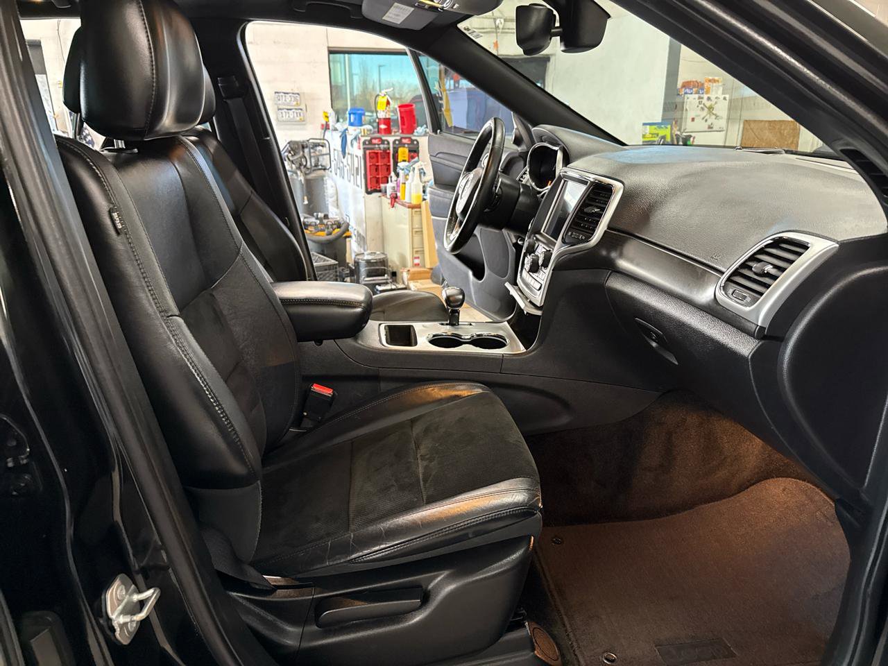 Used 2015 Jeep Grand Cherokee Altitude image 52