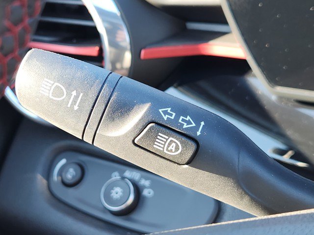 Used 2024 Chevrolet Trax RS w/ Sunroof Package image 36