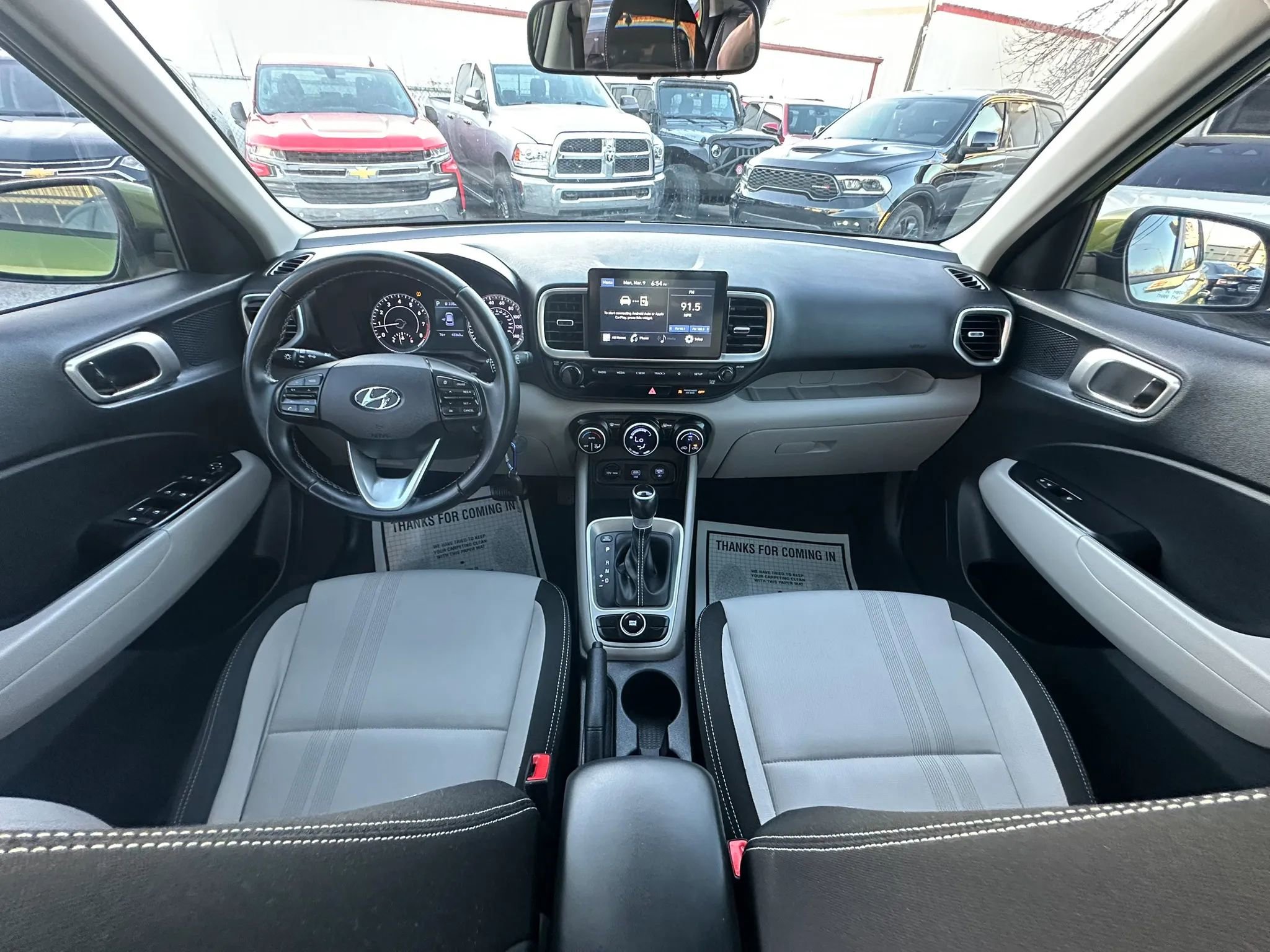 Used 2021 Hyundai Venue SEL FWD image 14