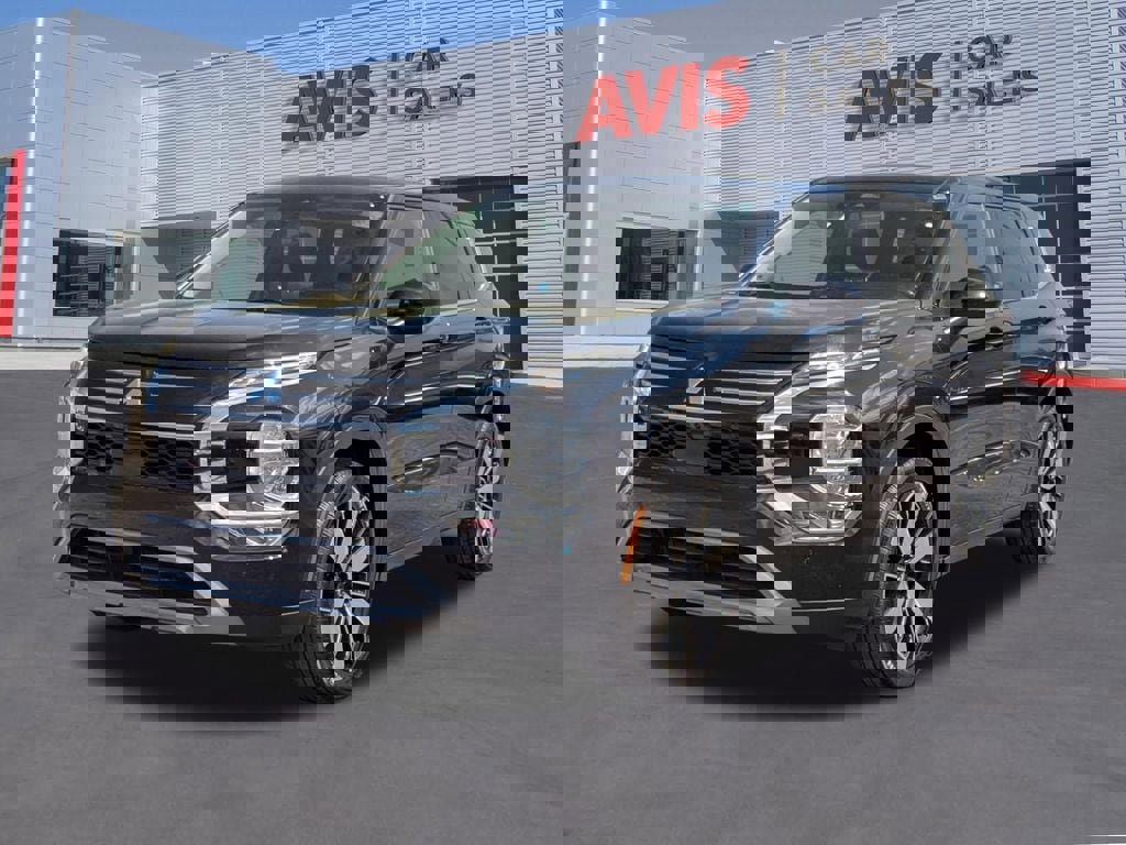 Used 2025 Mitsubishi Outlander SE image 1