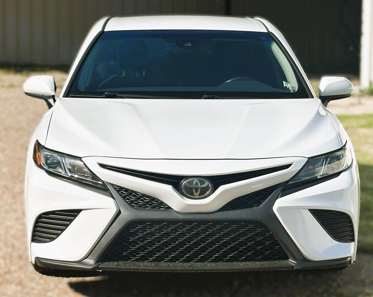 Used 2018 Toyota Camry SE FWD image 3
