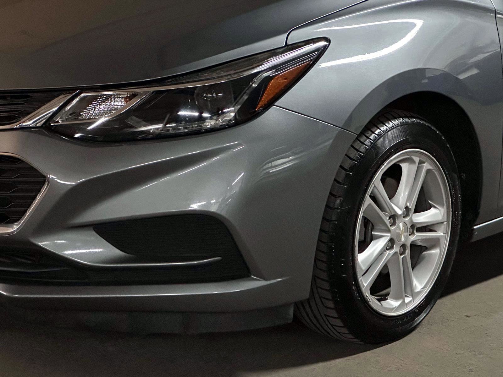 Used 2018 Chevrolet Cruze LT w/ Convenience Package image 10