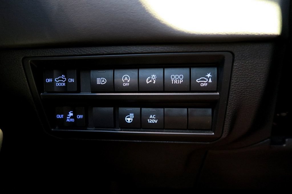Used 2023 Toyota Tundra Platinum w/ Advanced Package AWD/4WD image 33