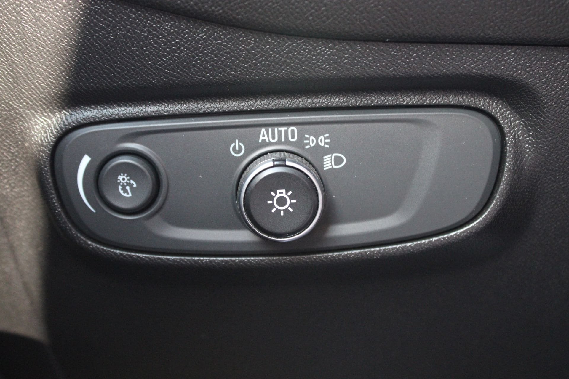 Used 2019 Chevrolet Equinox LT FWD image 24