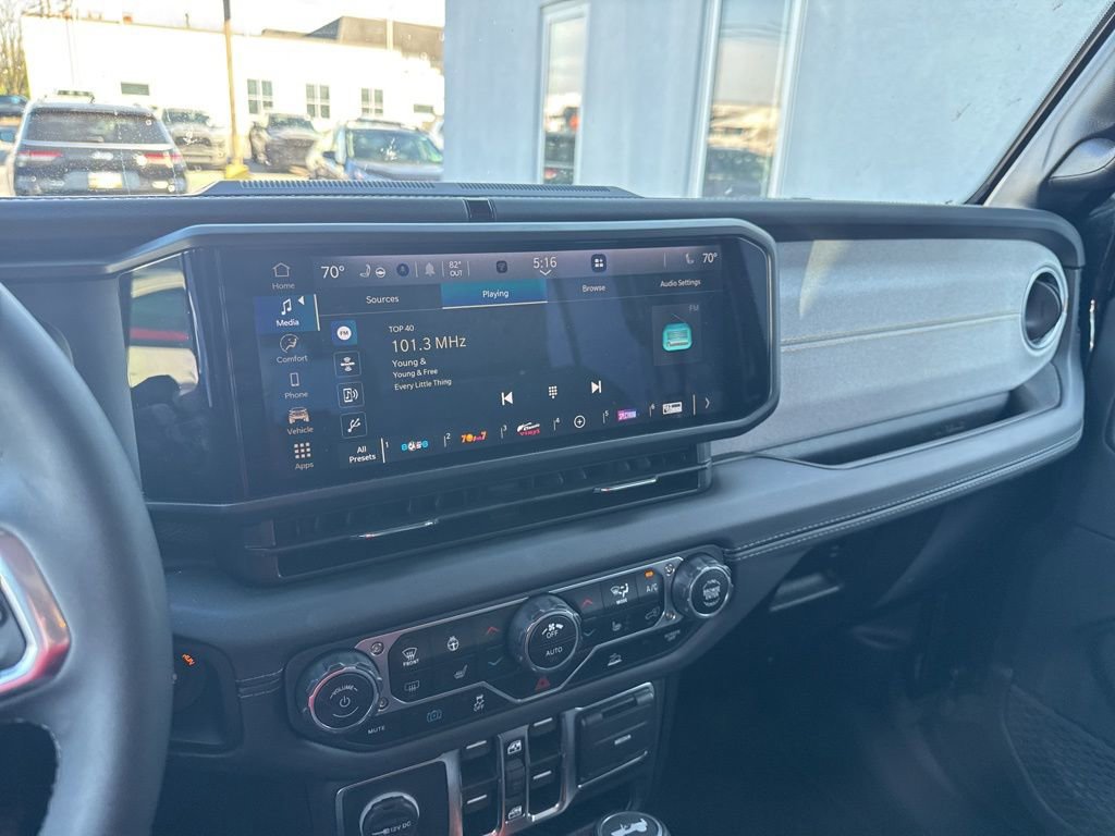 Used 2025 Jeep Wrangler Unlimited Sahara image 14