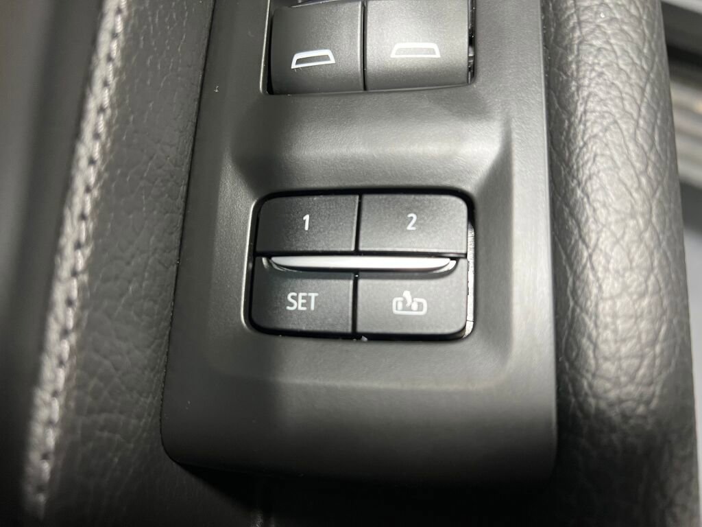 Used 2022 GMC Yukon Denali w/ Denali Premium Package image 15