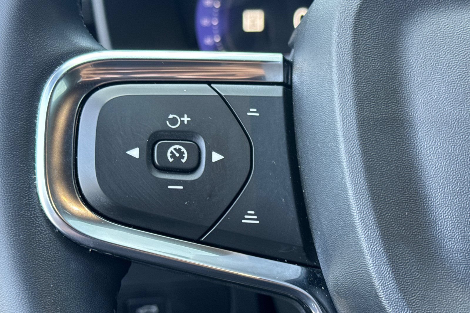 Used 2023 Volvo XC40 Recharge Ultimate AWD/4WD image 27