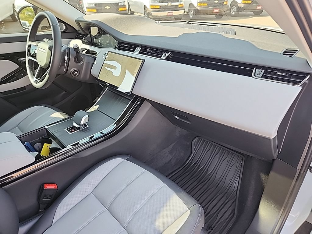 Used 2025 Land Rover Range Rover Evoque Dynamic SE AWD/4WD image 44