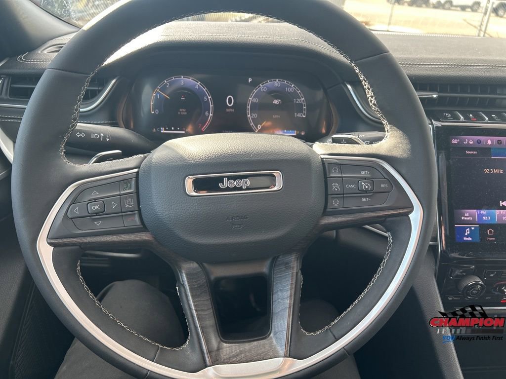 Used 2025 Jeep Grand Cherokee Limited w/ Black Appearance Package image 20