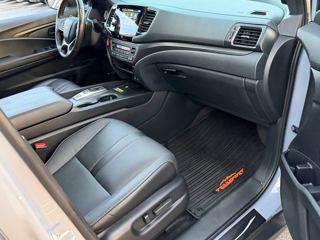 Used 2025 Honda Passport TrailSport image 17